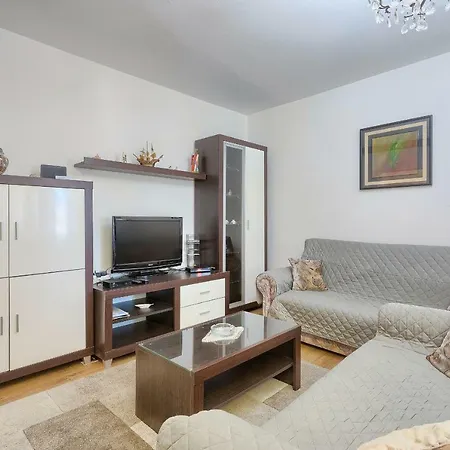 Pizonova 3 Pola