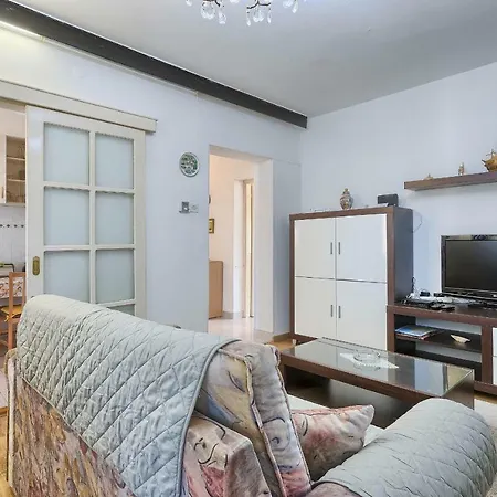Apartman Pizonova 3 *