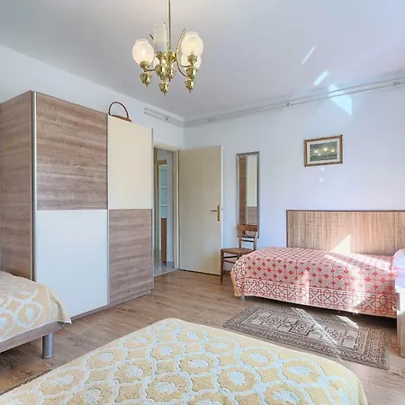 Pizonova 3 Apartment Pula
