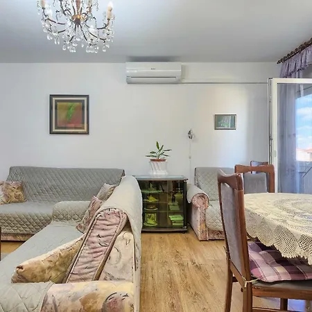 Pizonova 3 *